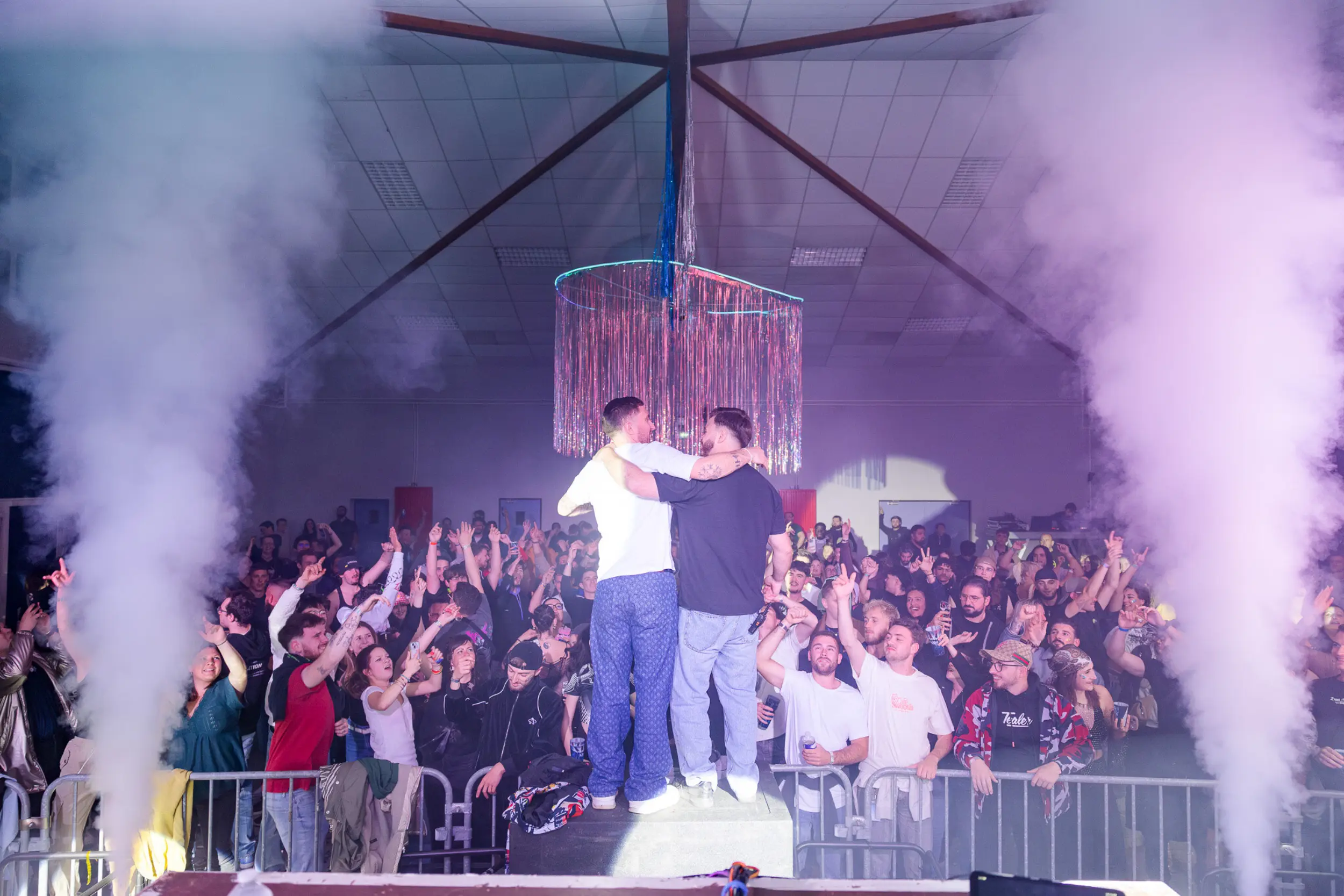 Benaset au Magnezik Festival 2026, avec une scénographie par NOVA Événementiel comprenant écrans LED, lumières et effets spéciaux