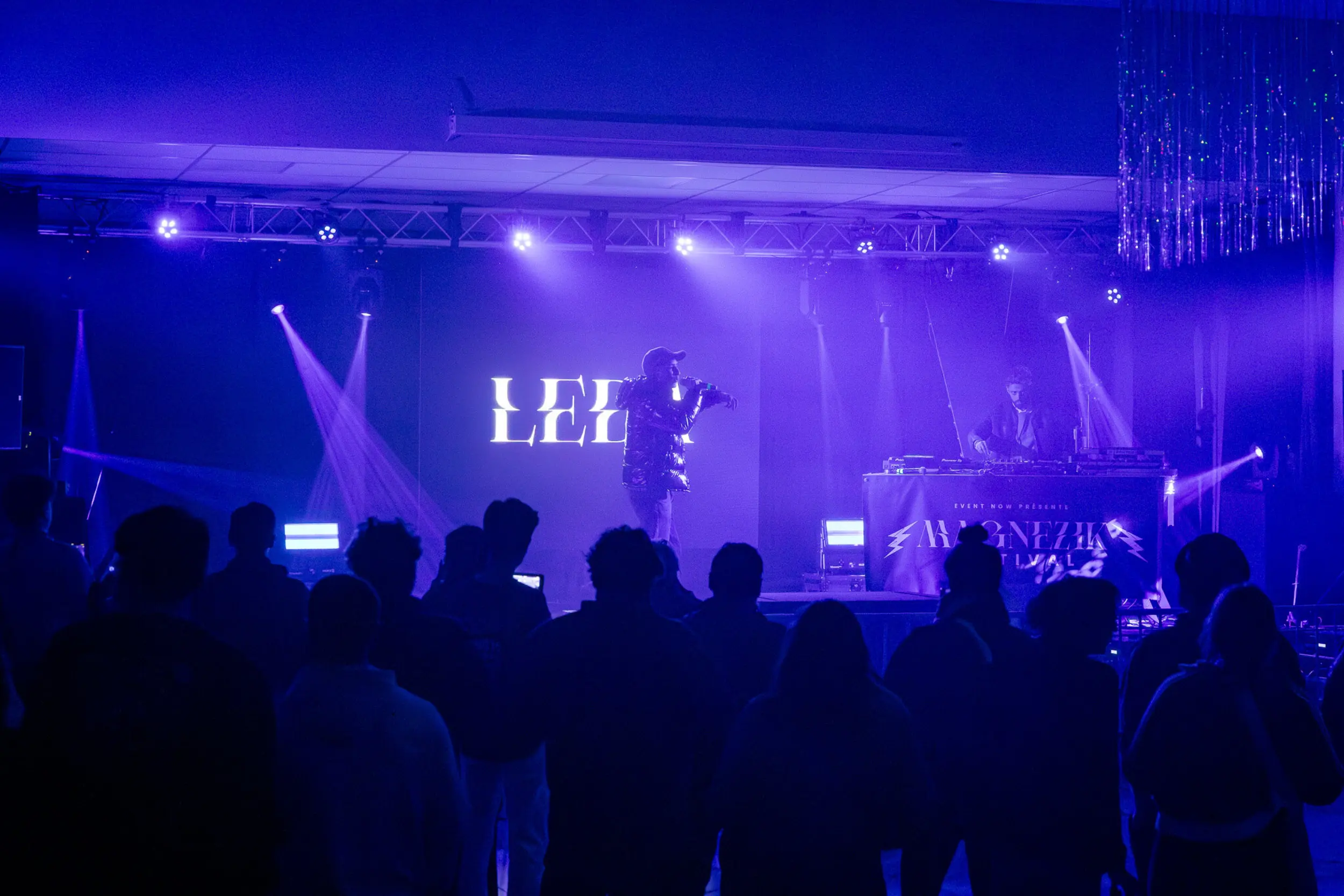 LEDA au Magnezik Festival 2026, avec une scénographie par NOVA Événementiel comprenant écrans LED, lumières et effets spéciaux